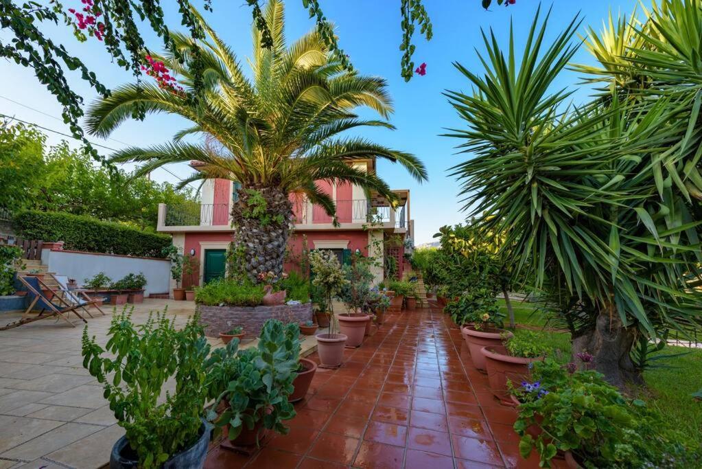 N A P L House Holiday home *